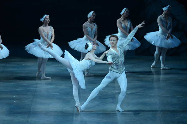 3 big swans from ballet 